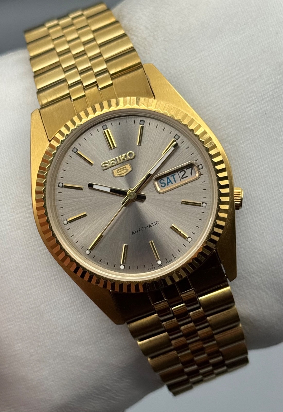 Vintage Seiko 5 Automatic Wrist Watch, Sunburst Grey Dial, Cal 7009 Japan Vintage Seiko 5 Automatic Wrist Watch, Sunburst Grey Dial, Cal 7009 Japan