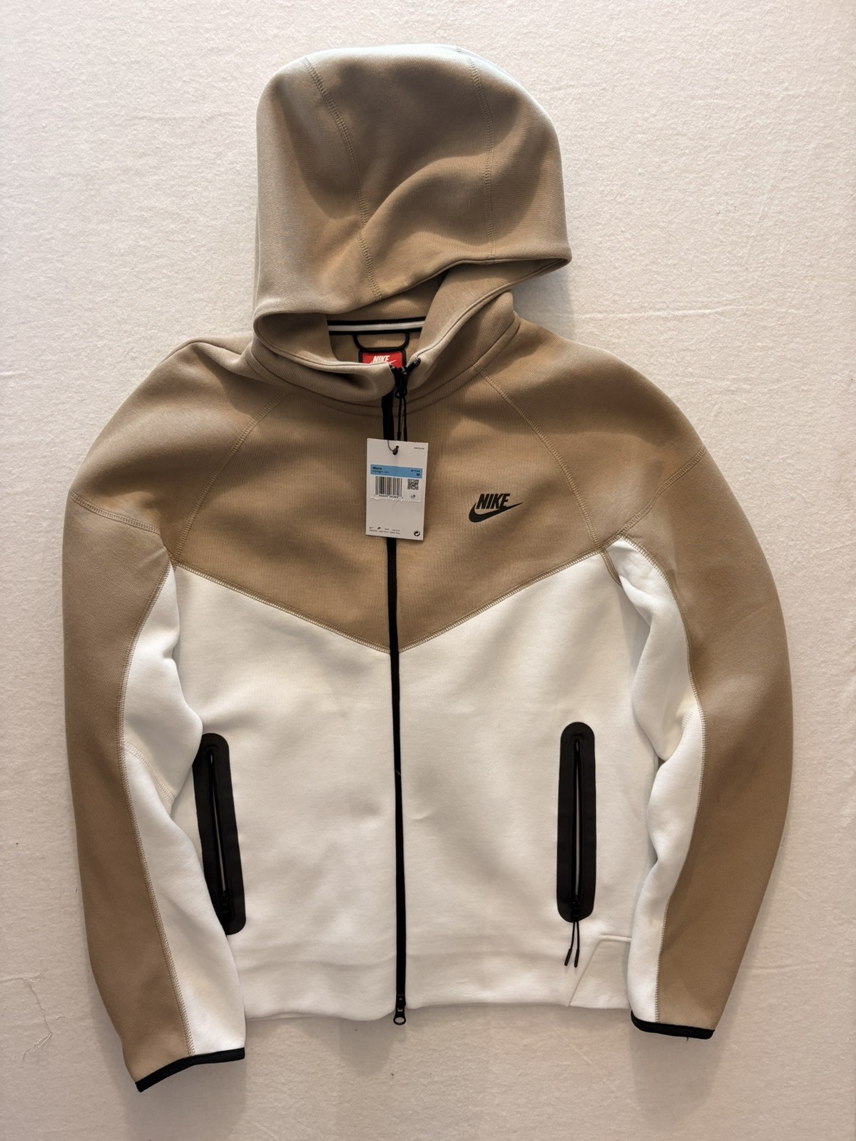 NWT Nike Sportswear Tech Fleece Wind Runner Full Zip Summit White/Khaki Medium NWT Nike Sportswear Tech Fleece Wind Runner Full Zip Summit White/Khaki Medium