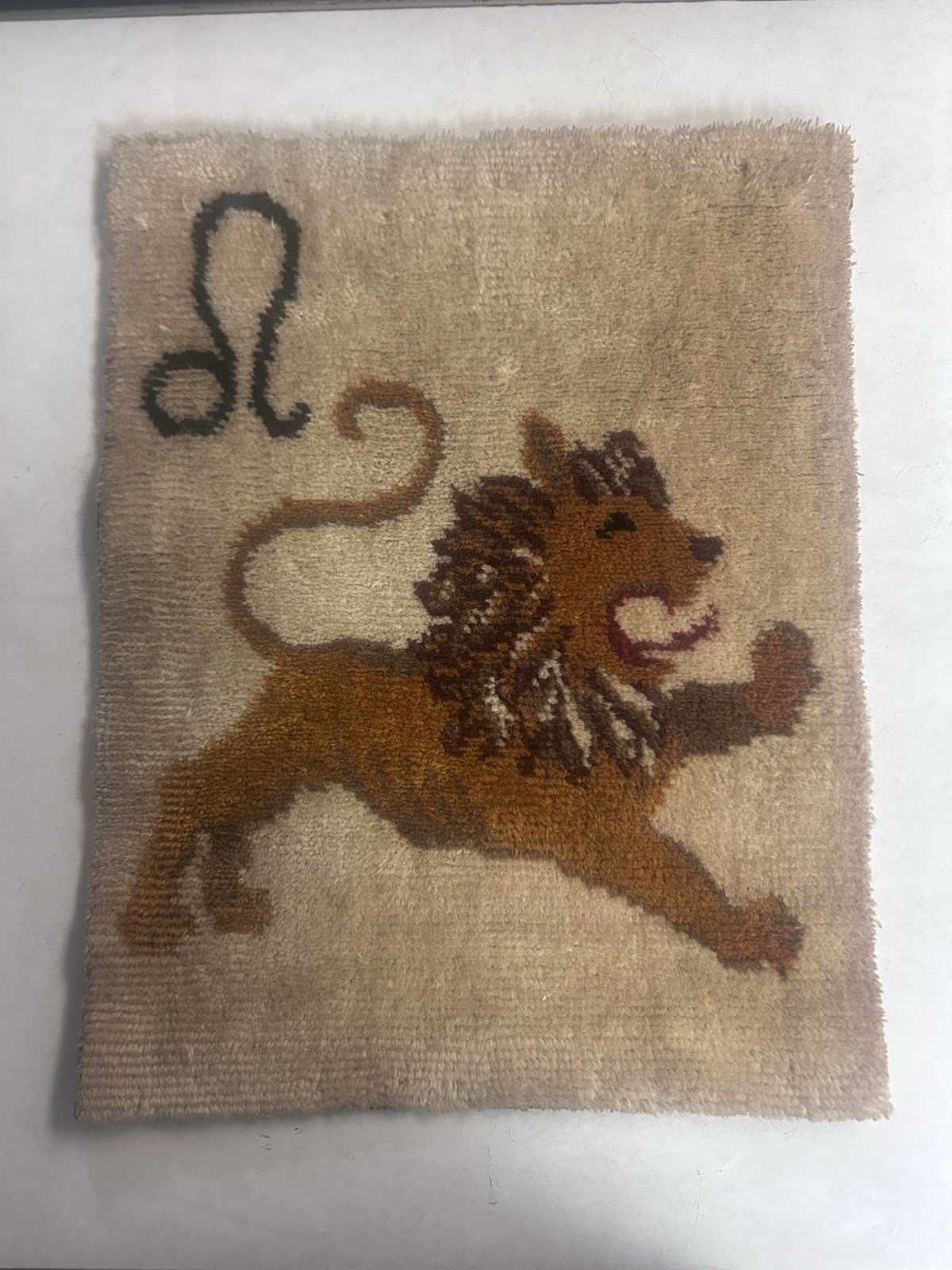 Vintage SCHAEFFLER CHRONOS #80505 Löwe (Lion) Wool Rug German Zodiac 18x23in Vintage SCHAEFFLER CHRONOS #80505 Löwe (Lion) Wool Rug German Zodiac 18x23in