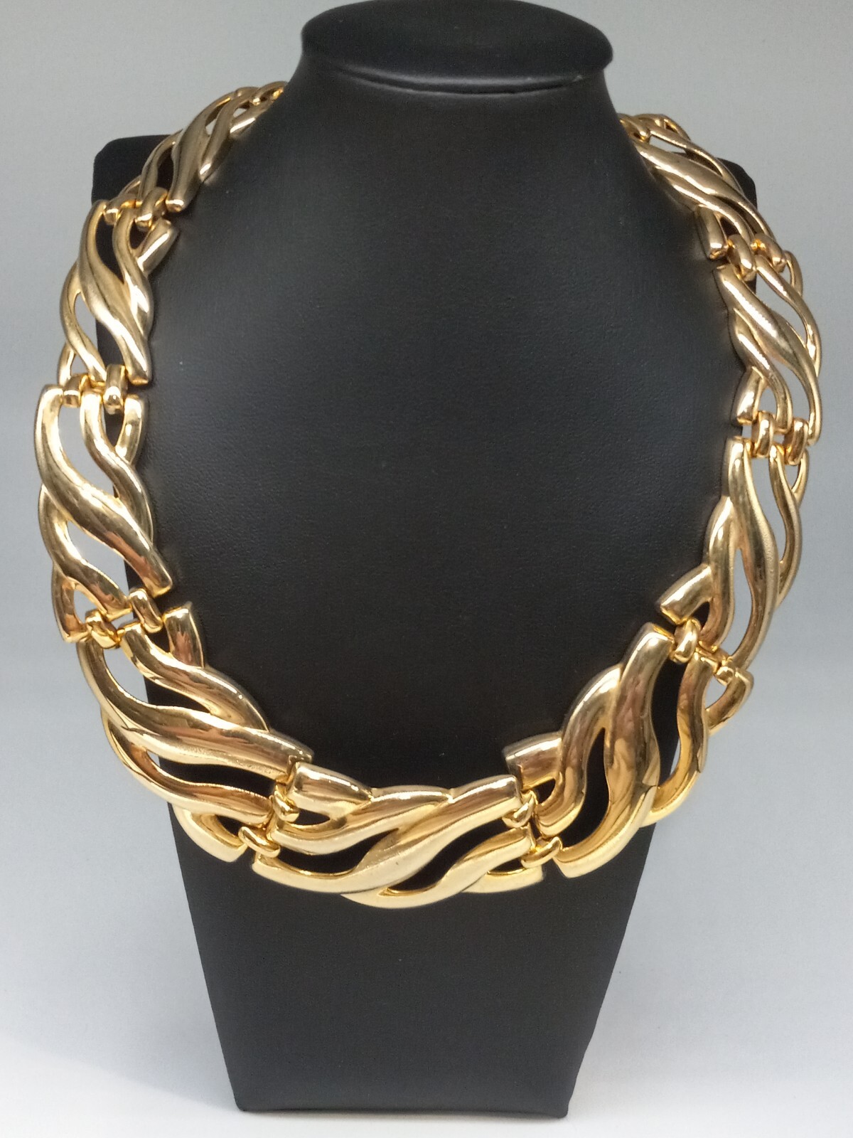 1980s UNIQUE Open Work Twisted Panels Runway Design chocker Necklace 1980s UNIQUE Open Work Twisted Panels Runway Design chocker Necklace