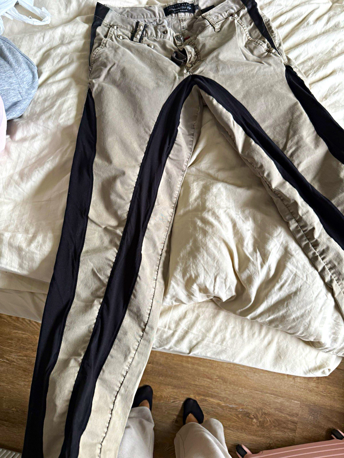 Philipp Plein Men’s Beige/Black Solid Chino Pants Size S Logo Pockets Philipp Plein Men’s Beige/Black Solid Chino Pants Size S Logo Pockets