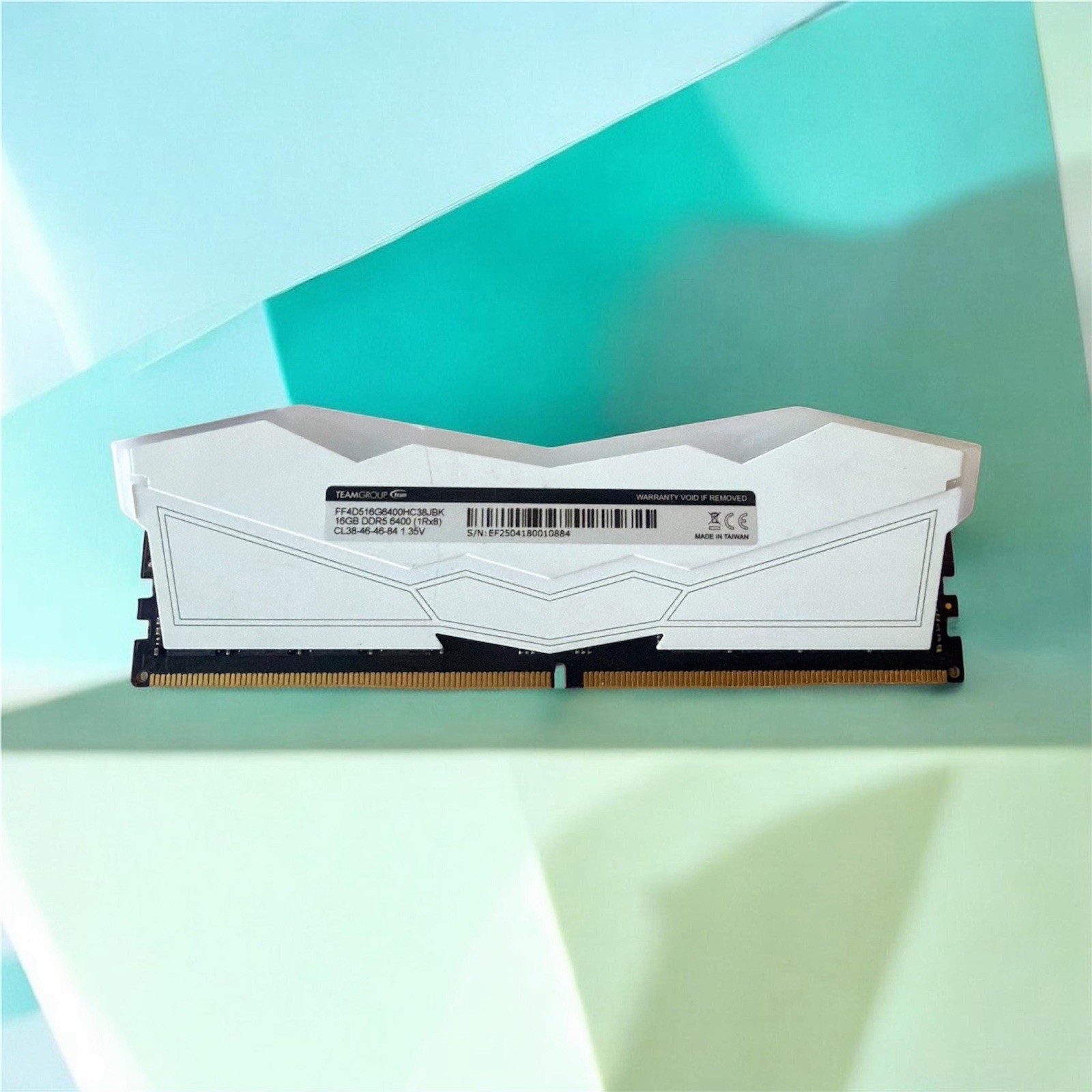 TEAMGROUP T-FORCE DELTA RGB 16GB DDR5-6400 FF4D516G6400HC38JBK Desktop Ram CL38