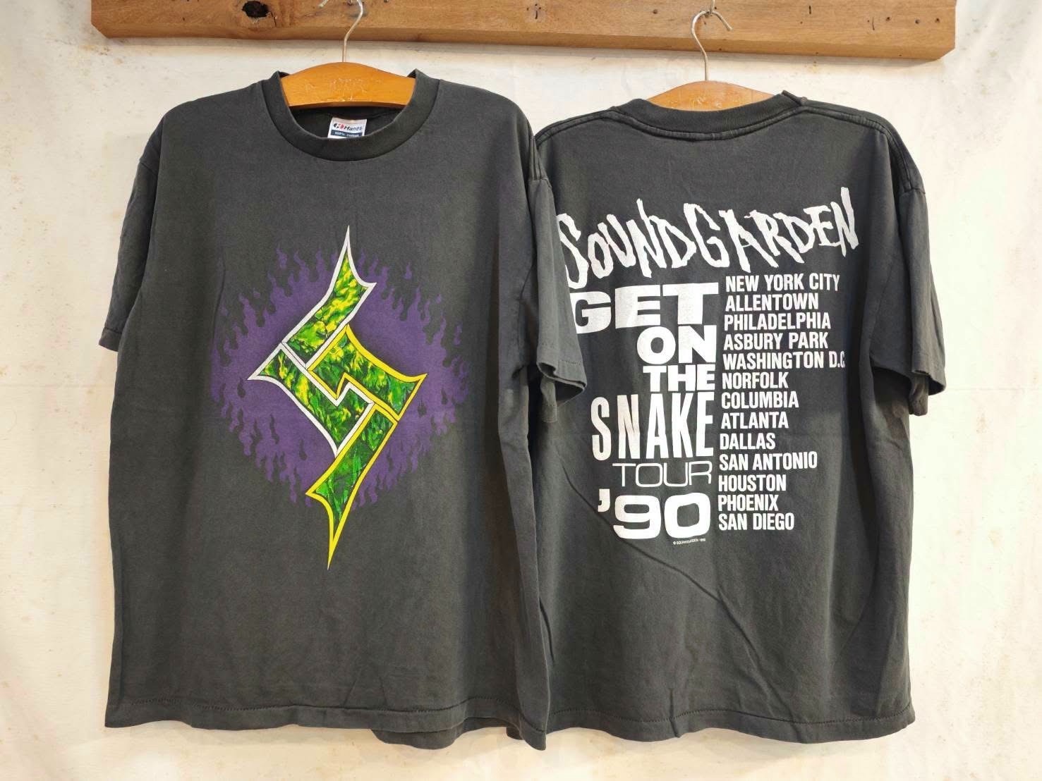 Y2K Soundgarden Vintage Get On The Snake Tour 90s Band Sz.L T-Shirt REPRINT Y2K Soundgarden Vintage Get On The Snake Tour 90s Band Sz.L T-Shirt REPRINT