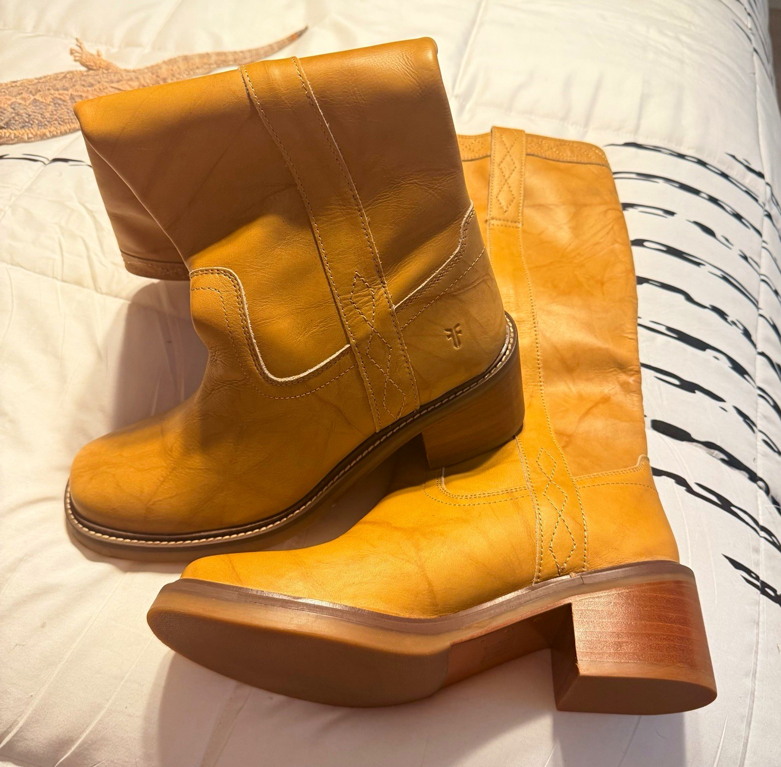 Frye Women’s Banana Leather Kate Pull On Tall Boots US 8.5 NWOT