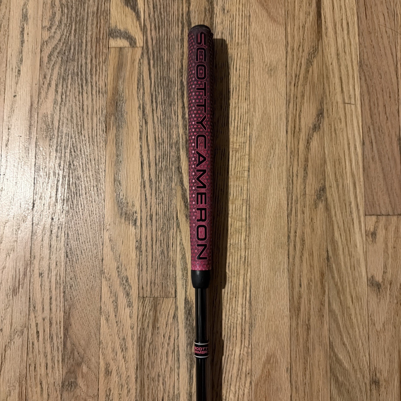 RARE SCOTTY CAMERON CUSTOM SHOP BLACK SHAFT with SCOTTY PINK GRIP AND SHAFT RING RARE SCOTTY CAMERON CUSTOM SHOP BLACK SHAFT with SCOTTY PINK GRIP AND SHAFT RING