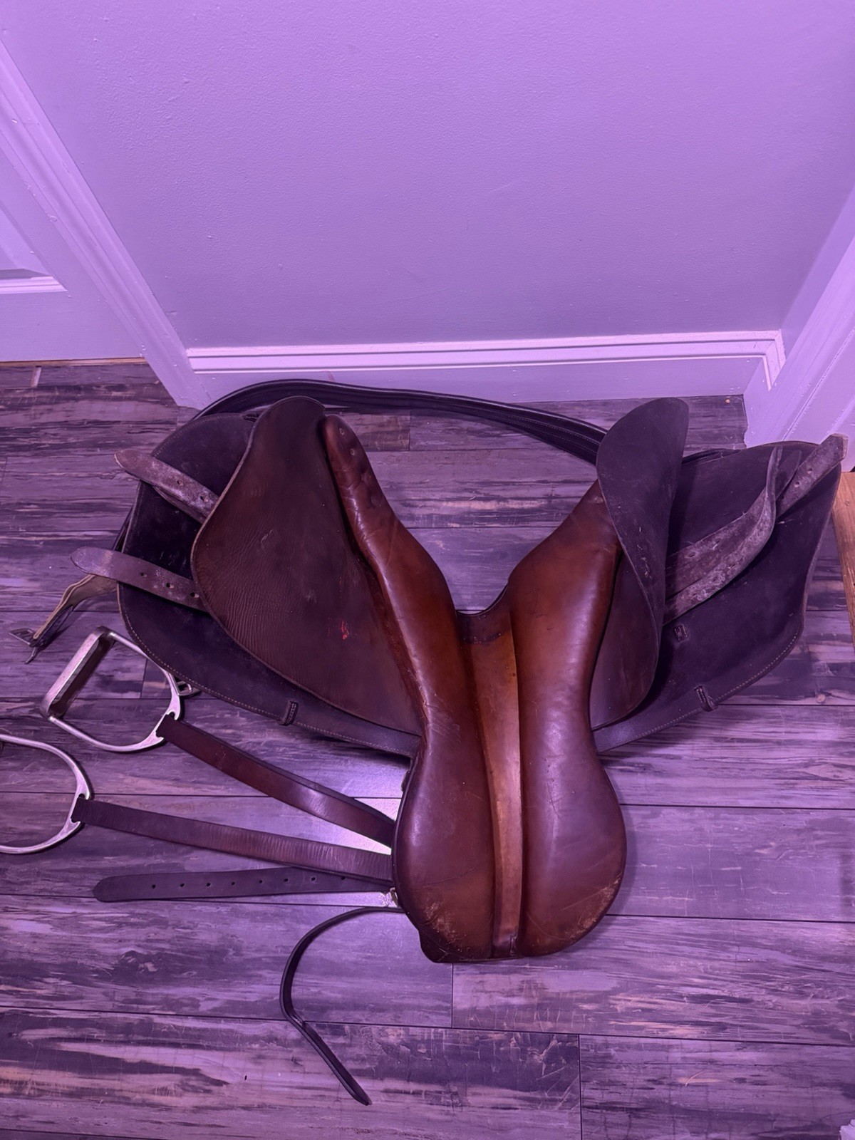 Vintage Leather English All Purpose Riding Horse Saddle Flaps Stirrups Irons Vintage Leather English All Purpose Riding Horse Saddle Flaps Stirrups Irons