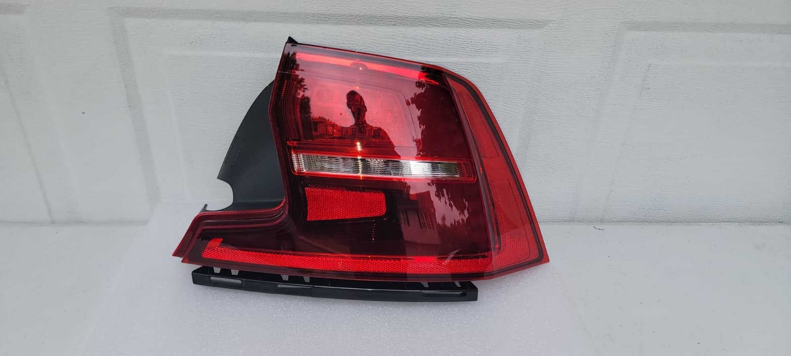 2017-2025 Volvo S90 Tail Light Assembly - Genuine OEM 31698715 2017-2025 Volvo S90 Tail Light Assembly - Genuine OEM 31698715
