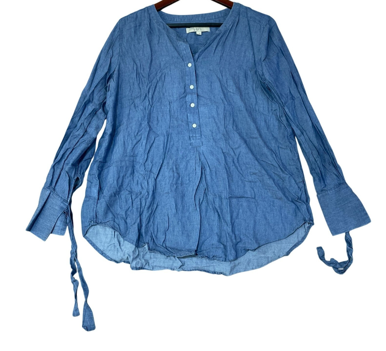 Loft Women\'s M Blue Chambray Cotton Lyocell  Henley Blouse C0998