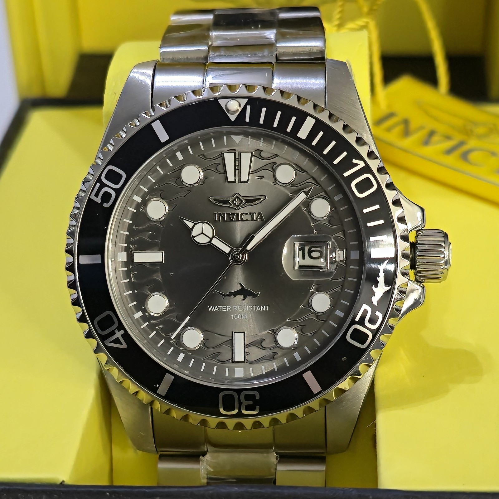Invicta Pro Diver 30806 Mens Quartz Watch 43mm Steel Gray Dial Box Papers WR100