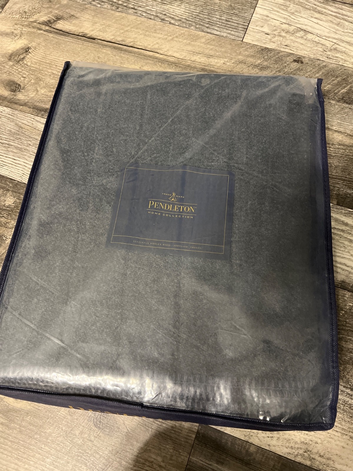 Pendleton king size Quilt-Brand New ,Never Used In good condition