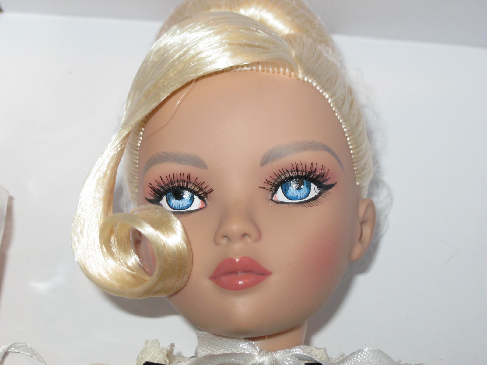 Tonner 2026 Ellowyne 20th Anniversary Event OH SO BLUE 16\