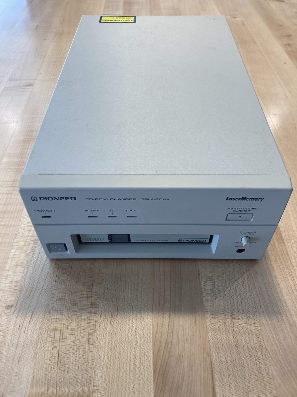 Pioneer DRM-604X CD-ROM Changer External SCSI W/6-Disc Magazine Pioneer DRM-604X CD-ROM Changer External SCSI W/6-Disc Magazine