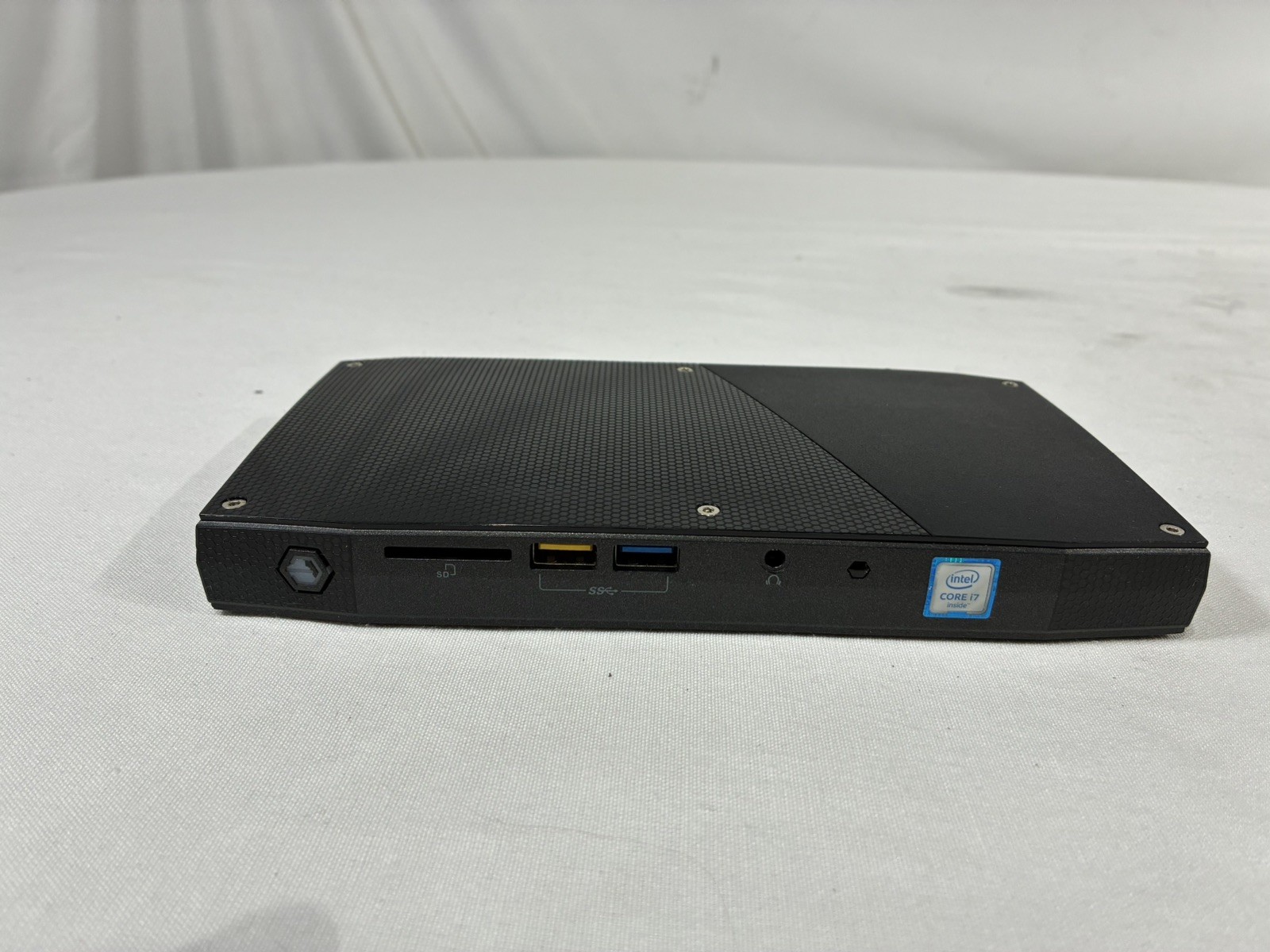 Intel NUC NUC6i7KYK i7-6770HQ @2.6GHz 16GB DDR4 X2 120GB SSD Win 10 Pro Intel NUC NUC6i7KYK i7-6770HQ @2.6GHz 16GB DDR4 X2 120GB SSD Win 10 Pro
