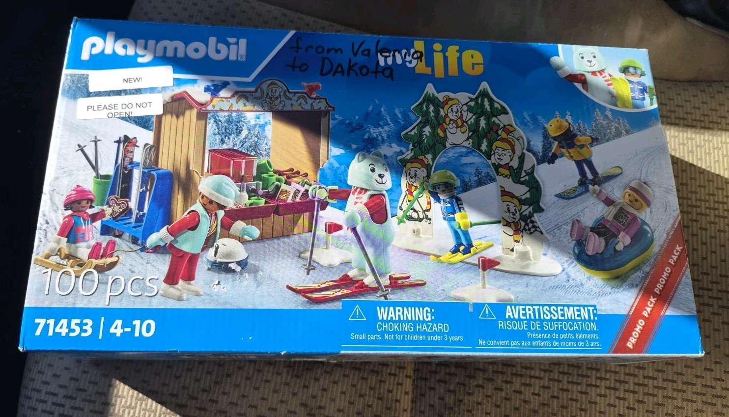 PLAYMOBIL Ski World Winter Sports Playset with Figures Sleds New Box Damage PLAYMOBIL Ski World Winter Sports Playset with Figures Sleds New Box Damage