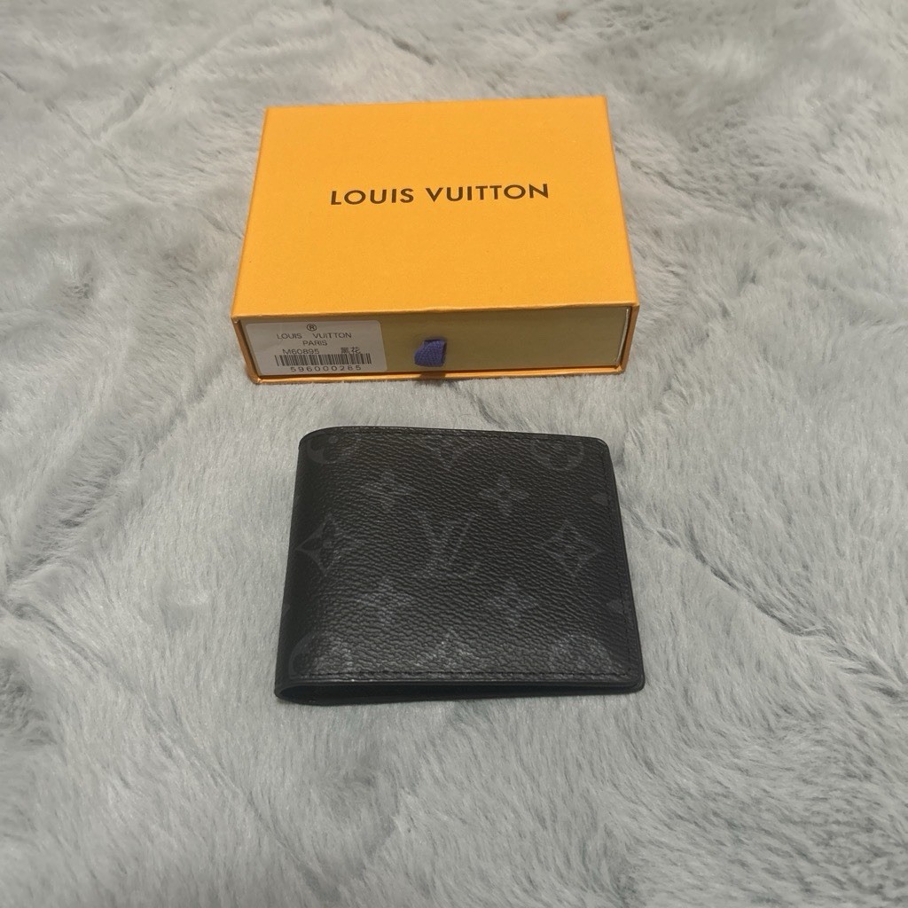 Louis Vuitton Men\'s Black Logo Leather Bifold Folding Wallet w/ Box Dust Bag Louis Vuitton Men\'s Black Logo Leather Bifold Folding Wallet w/ Box Dust Bag