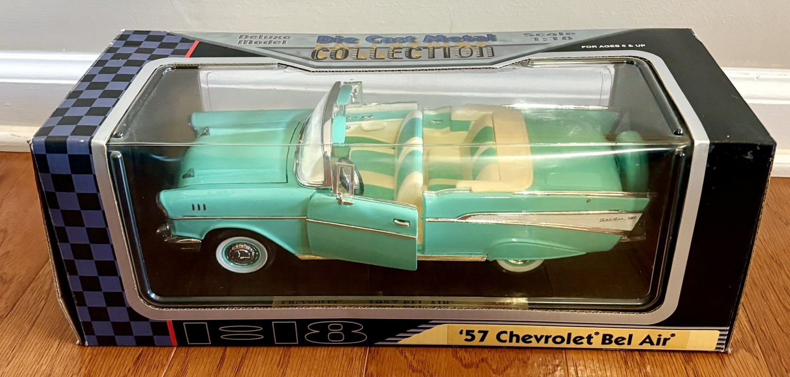 Road Signature 1957 Chevrolet Bel Air 1:18 Turquoise Convertible Yat Ming