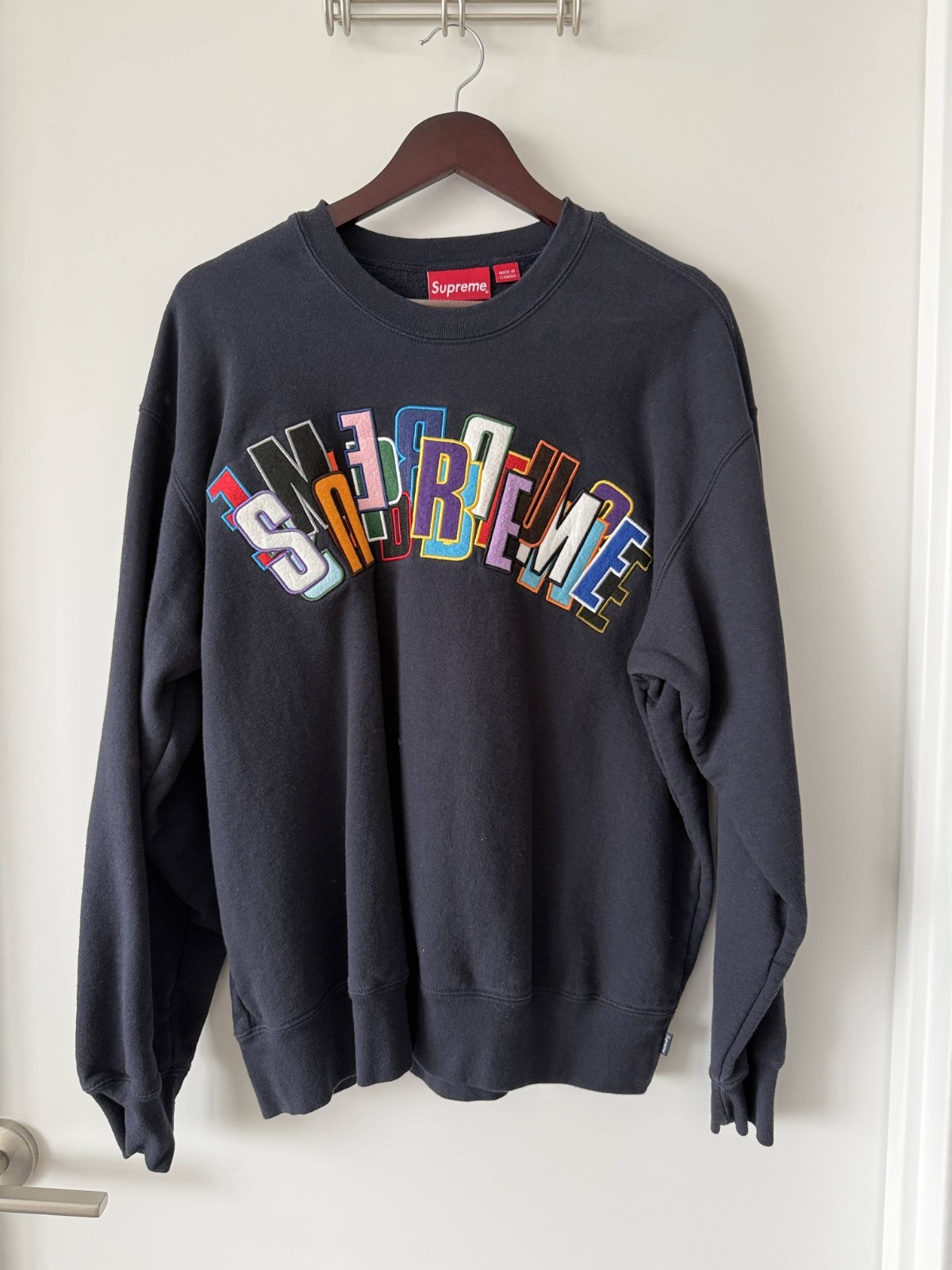 Supreme Multicolor Arc Logo Embroidered Crewneck Navy M Supreme Multicolor Arc Logo Embroidered Crewneck Navy M