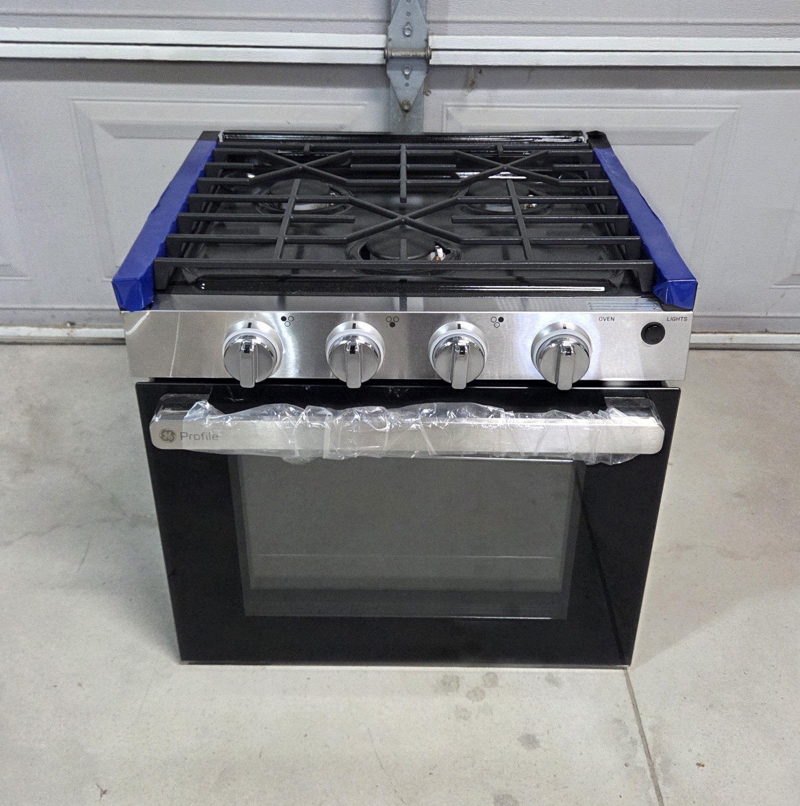 GE Profile Propane RV Range - 3 Burners - 21\
