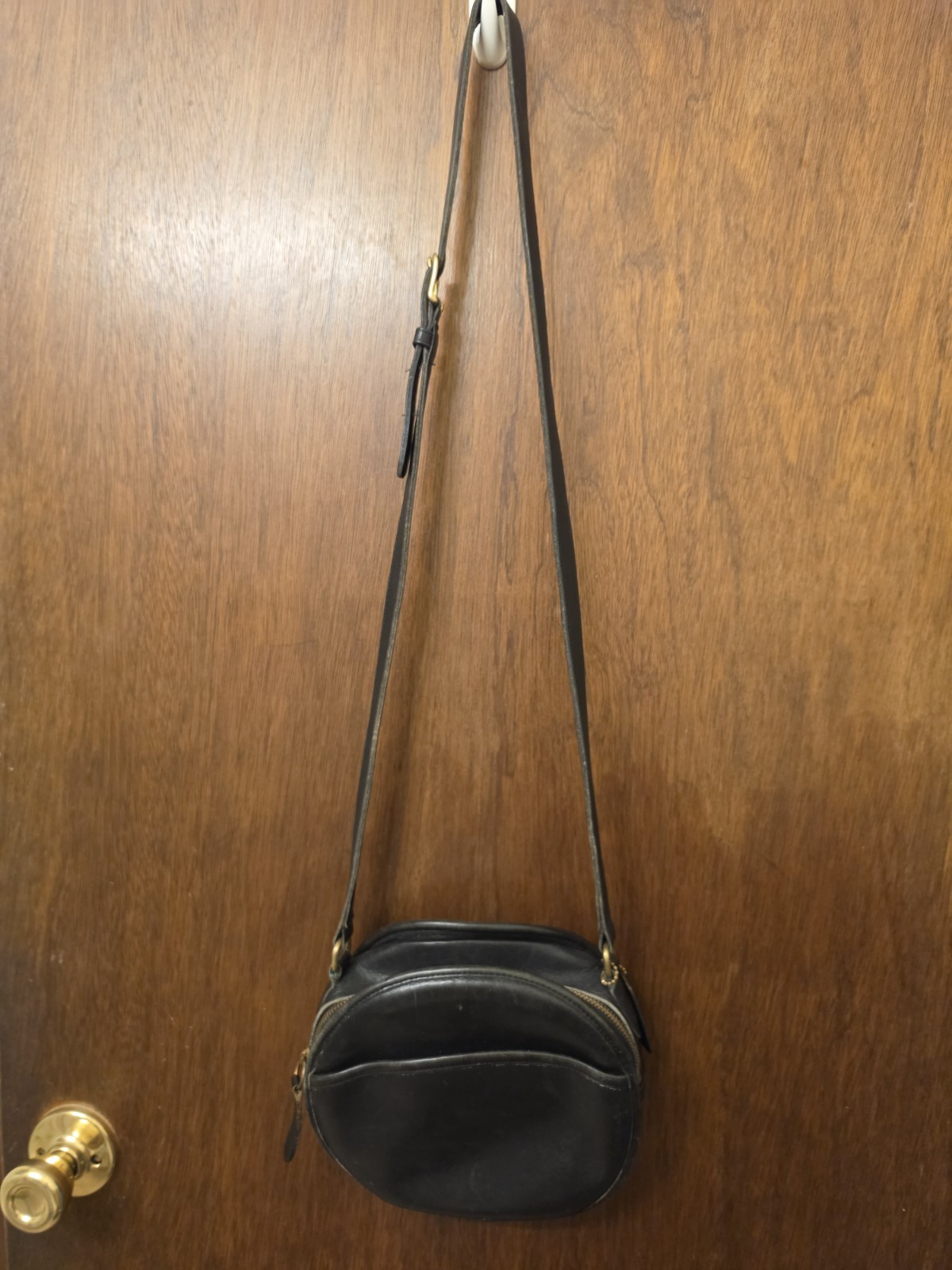 COACH Vintage 1990s Black Leather Round Canteen Crossbody Bag COACH Vintage 1990s Black Leather Round Canteen Crossbody Bag