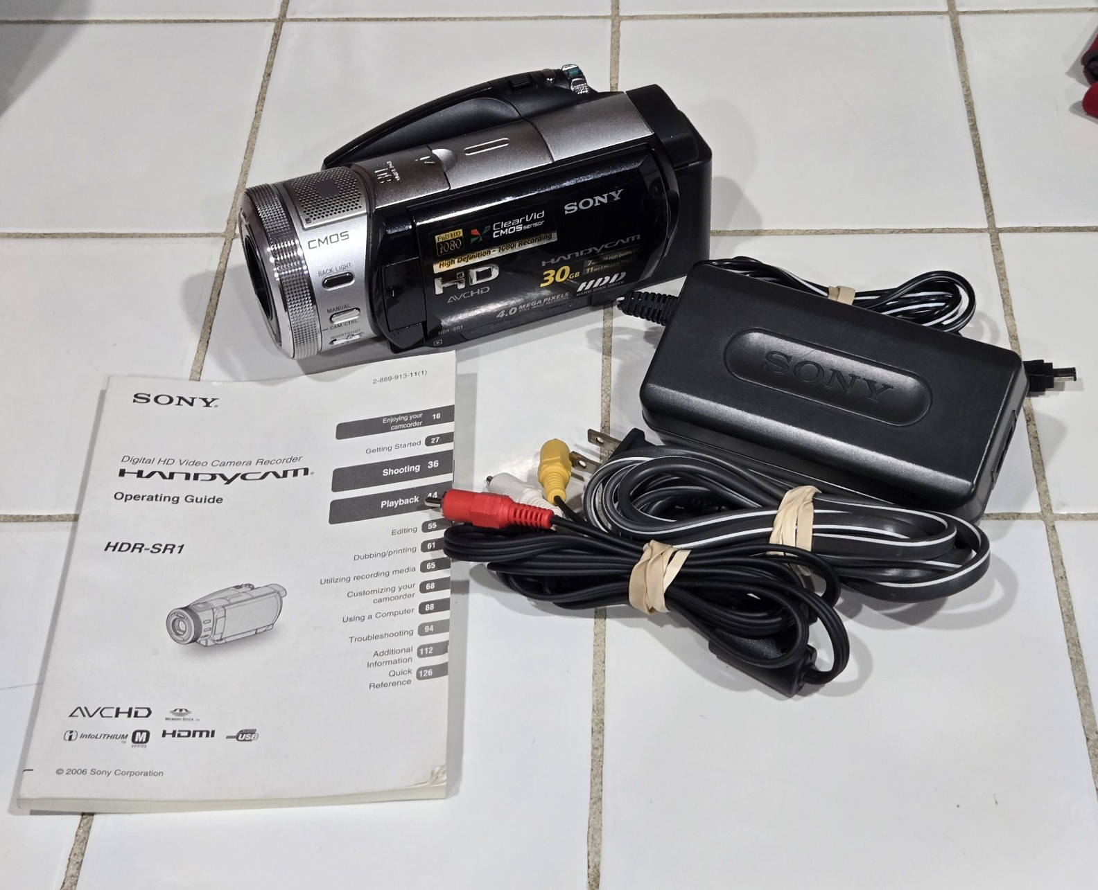 Sony Handycam HDR-SR1 Camcorder Handheld Digital Video Camera 30GB - READ Sony Handycam HDR-SR1 Camcorder Handheld Digital Video Camera 30GB - READ