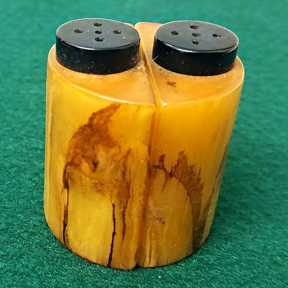 Vintage 1930s Art Deco Marbled Butterscotch Bakelite Half-Moon Salt & Pepper Set Vintage 1930s Art Deco Marbled Butterscotch Bakelite Half-Moon Salt & Pepper Set