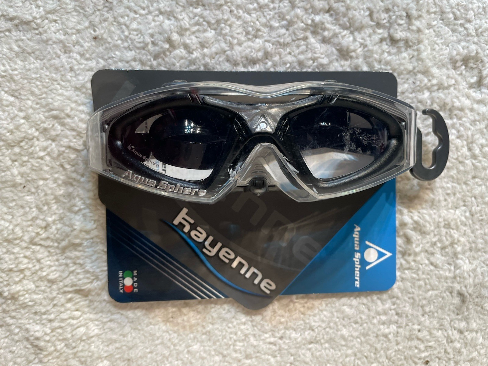 Aqua Sphere Kayenne Unisex Swim Goggles Black Regular Fit NEW NIP Made in Italy Aqua Sphere Kayenne Unisex Swim Goggles Black Regular Fit NEW NIP Made in Italy