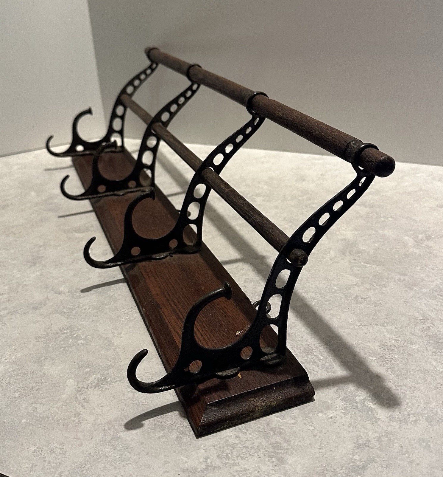 Antique Early 1900s Udells 4 Hook Hat & Coat Rack Oak Cast Iron Wall Mount Nice Antique Early 1900s Udells 4 Hook Hat & Coat Rack Oak Cast Iron Wall Mount Nice