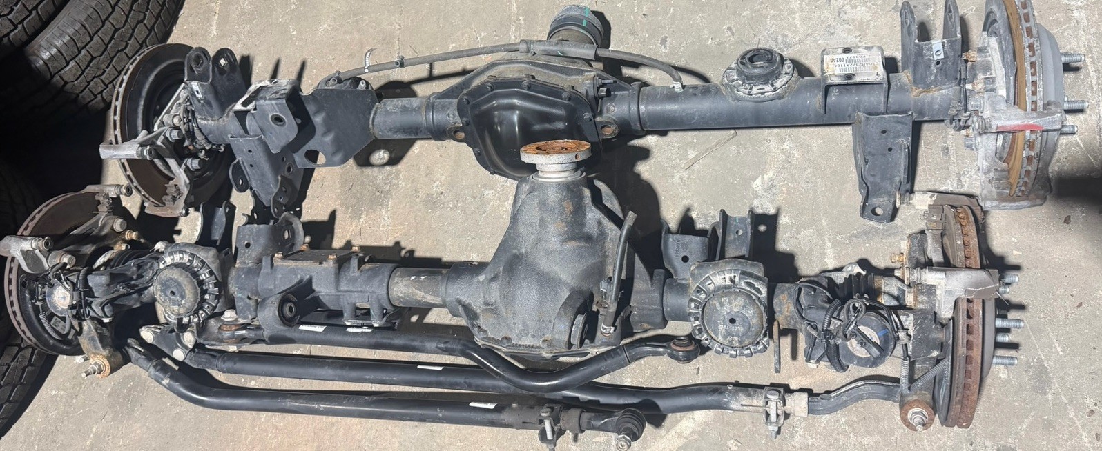 OEM 2024 Jeep Wrangler Rubicon 392 4.56 Axle Assembly Elock FRONT + REAR OEM 2024 Jeep Wrangler Rubicon 392 4.56 Axle Assembly Elock FRONT + REAR