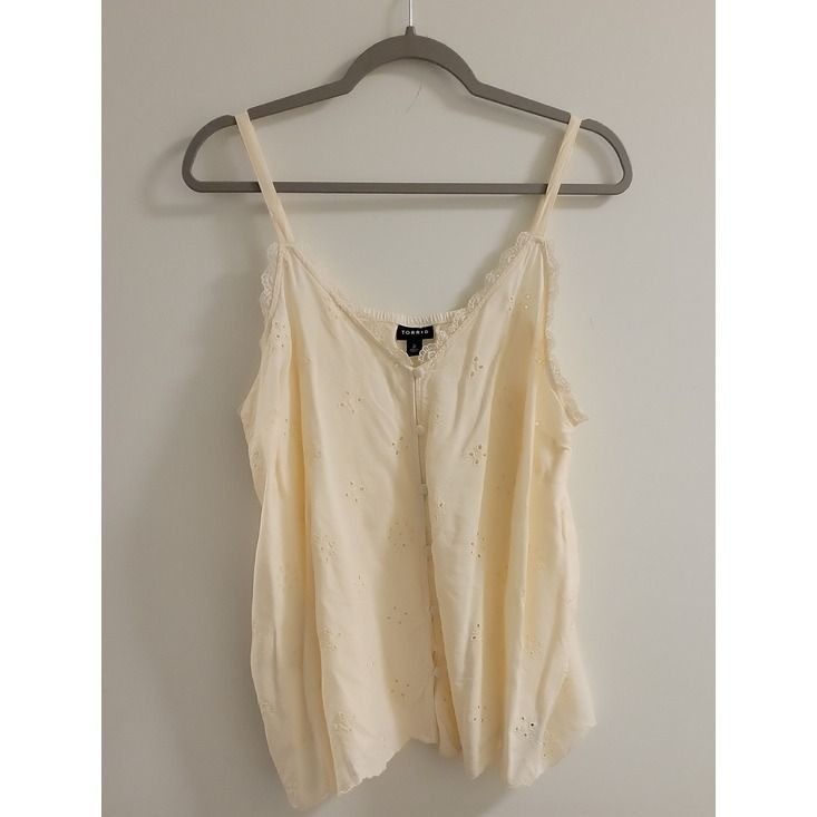 torrid Cream Eyelet Lace-Trim Button Cami Size 2(18) torrid Cream Eyelet Lace-Trim Button Cami Size 2(18)