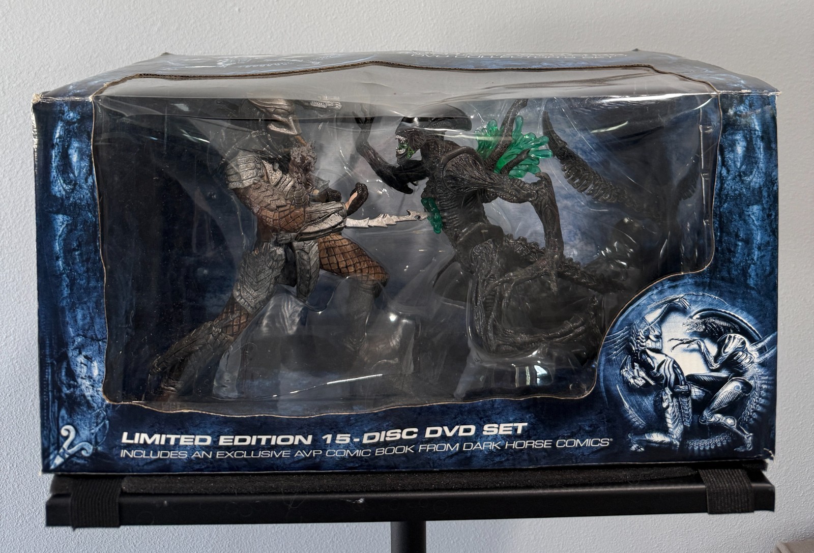 Alien vs Predator Ultimate Showdown Collectors Set AVP Figurines only NO DVD Alien vs Predator Ultimate Showdown Collectors Set AVP Figurines only NO DVD