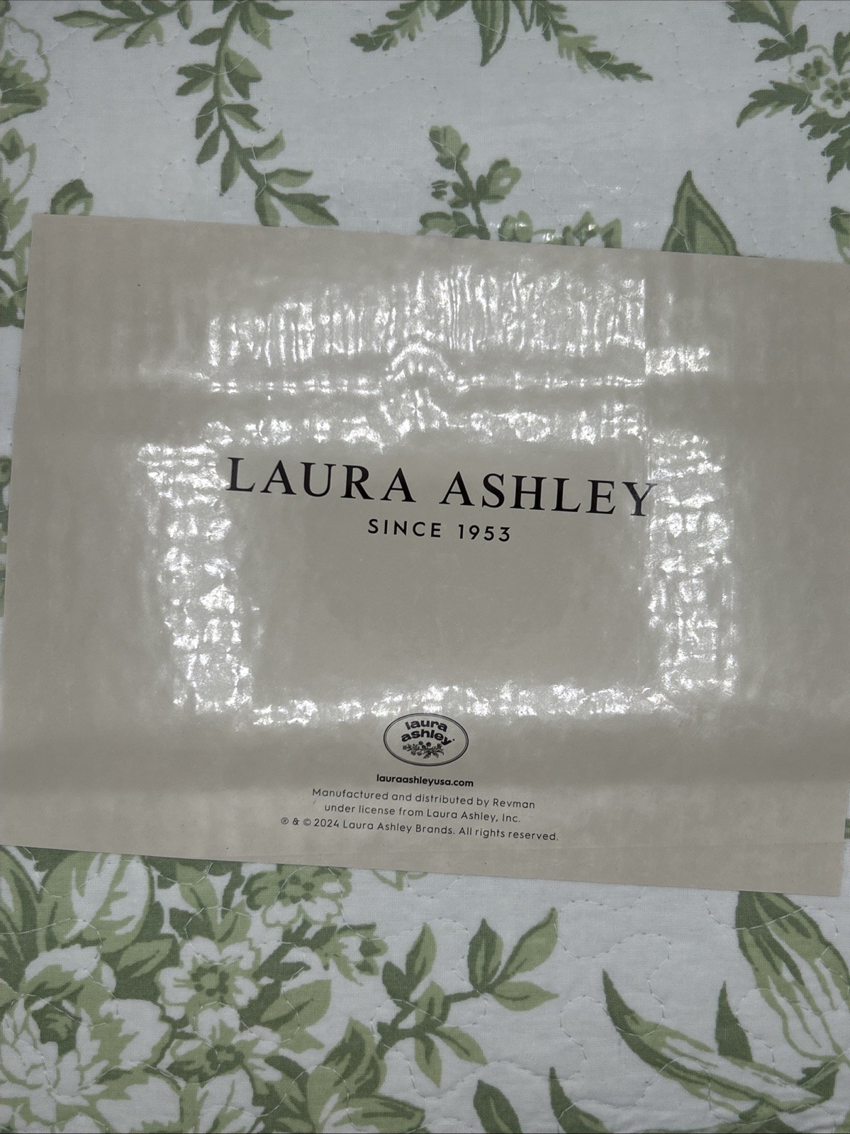 NEW Laura Ashley - Queen Quilt Set, Reversible Cotton Bedding w/ Matching Shams NEW Laura Ashley - Queen Quilt Set, Reversible Cotton Bedding w/ Matching Shams