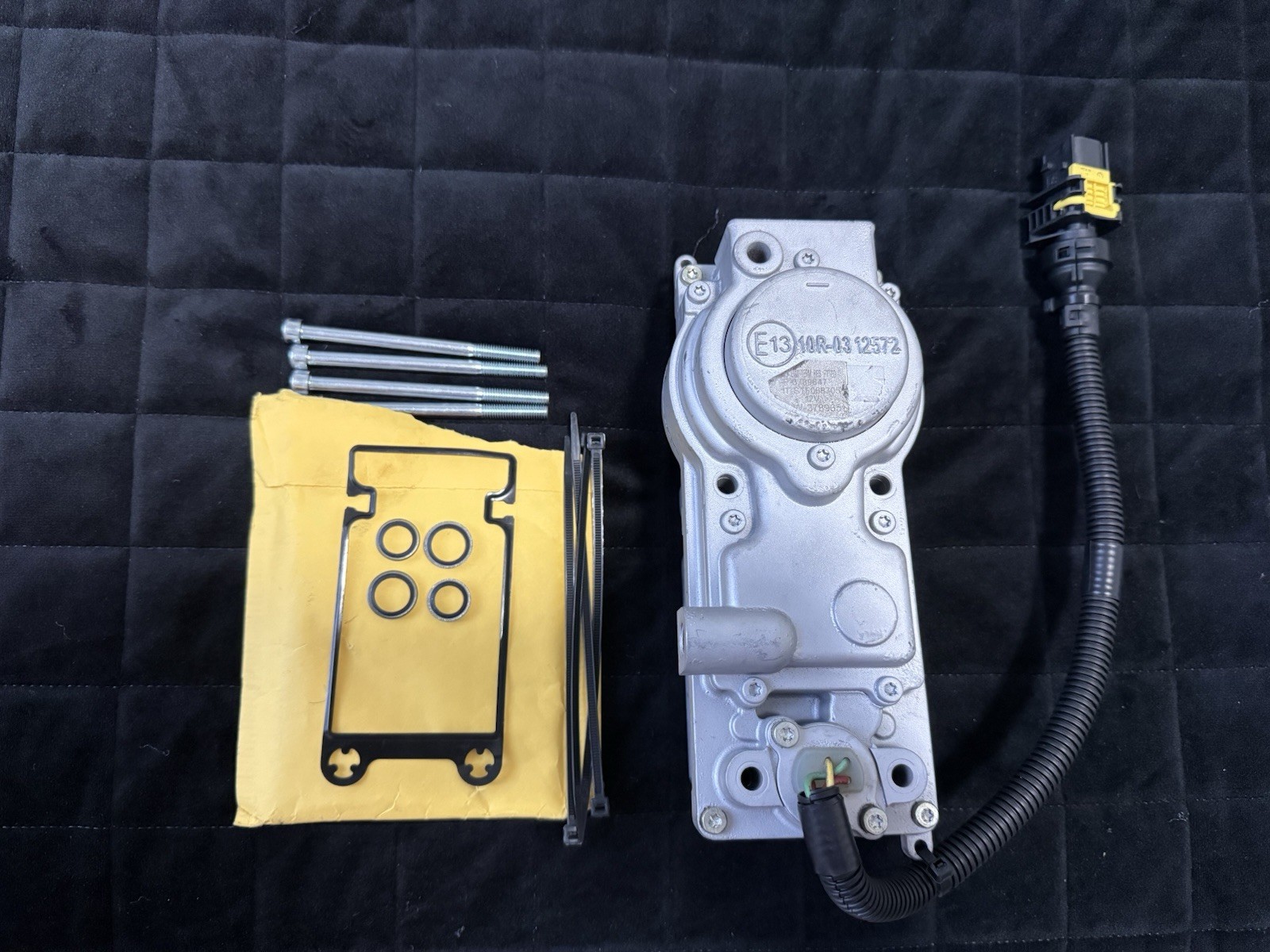 PACCAR OEM VGT 3789647 for MX-13 EPA13 Turbocharger Actuator + Mounting Kit