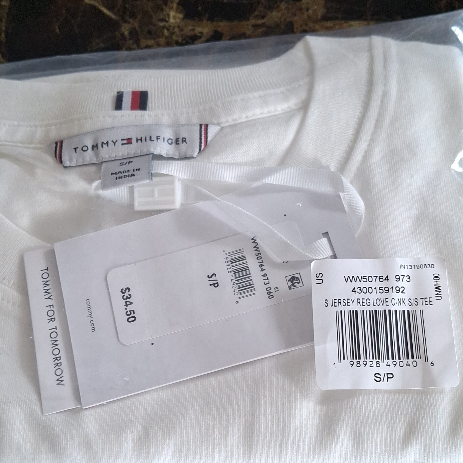 Tommy Hilfiger Men’s Regular Fit Cotton Jersey Graphic Logo Tee White Red S Tommy Hilfiger Men’s Regular Fit Cotton Jersey Graphic Logo Tee White Red S