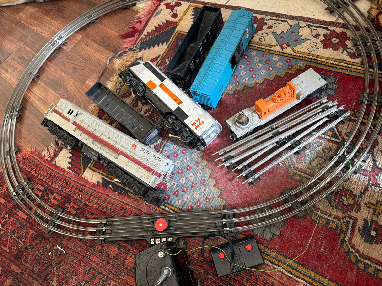 Lionel Train Set 2242 2321 Locomotive Lot With Cars Tracks
