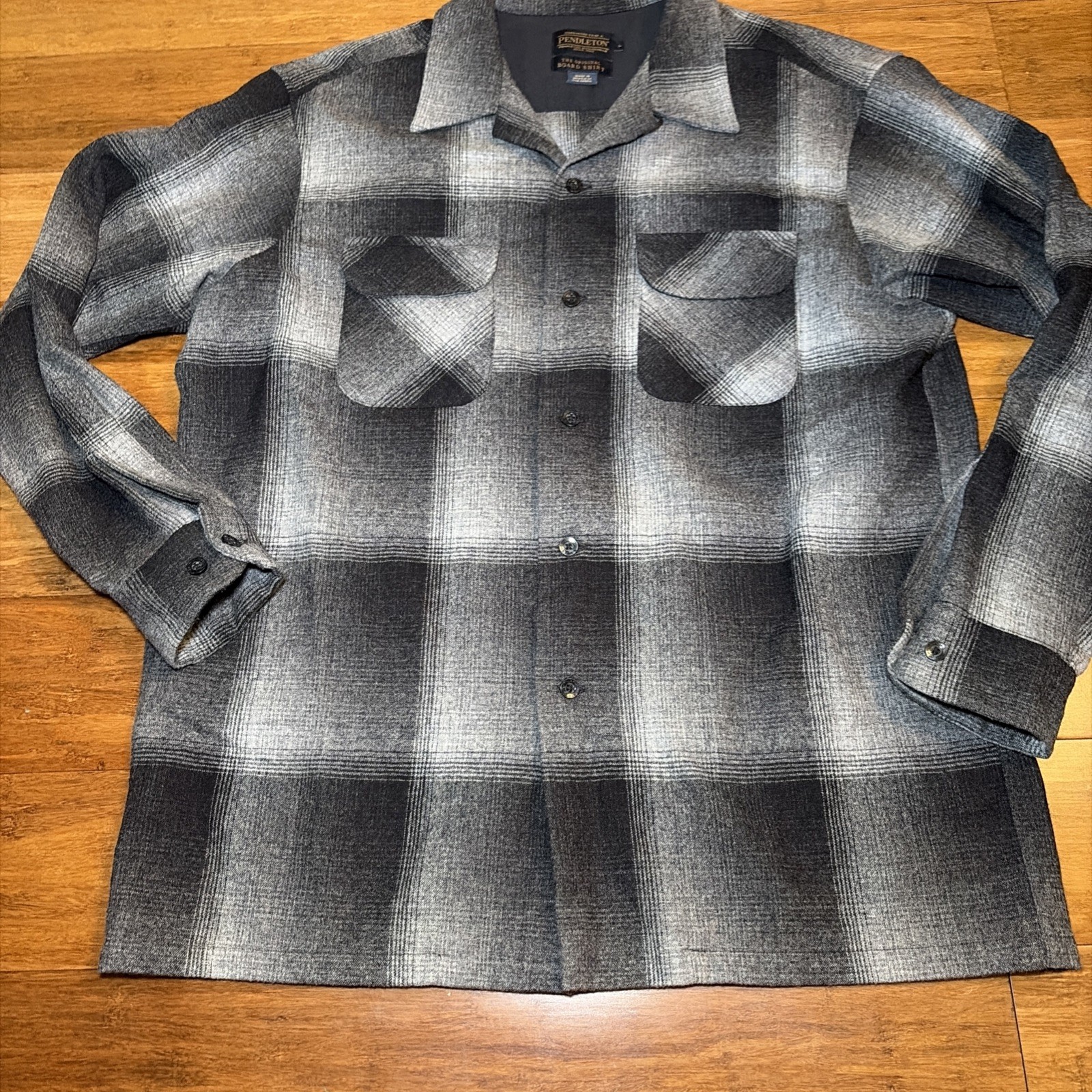 Pendleton The Original Board Shirt Men\'s Size L Gray Black Plaid 100%Virgin Wool