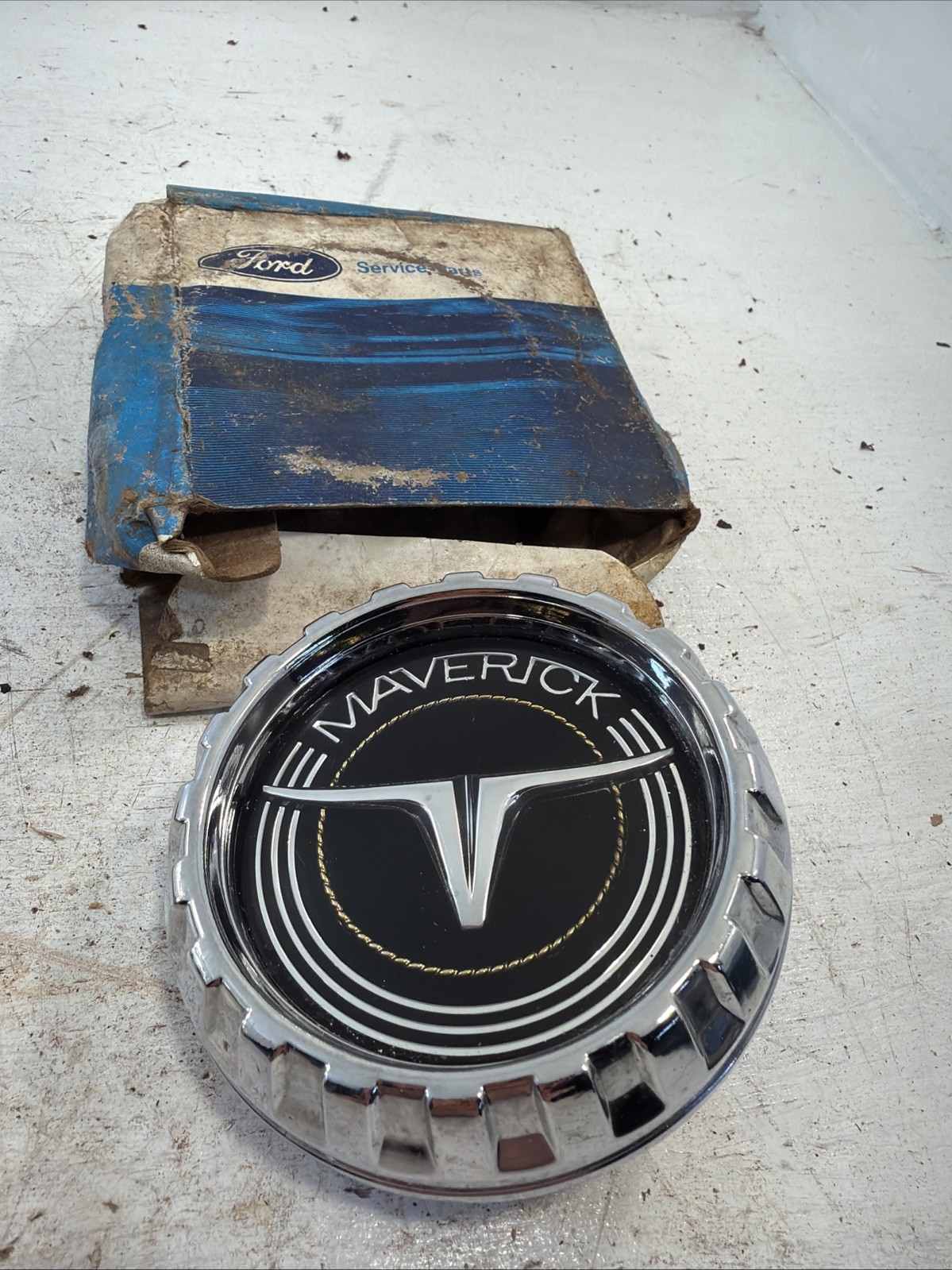 Great Nos OEM Ford D0DZ-8213-B Center Grille Emblem 1970 71 72 Ford Maverick NEW Great Nos OEM Ford D0DZ-8213-B Center Grille Emblem 1970 71 72 Ford Maverick NEW