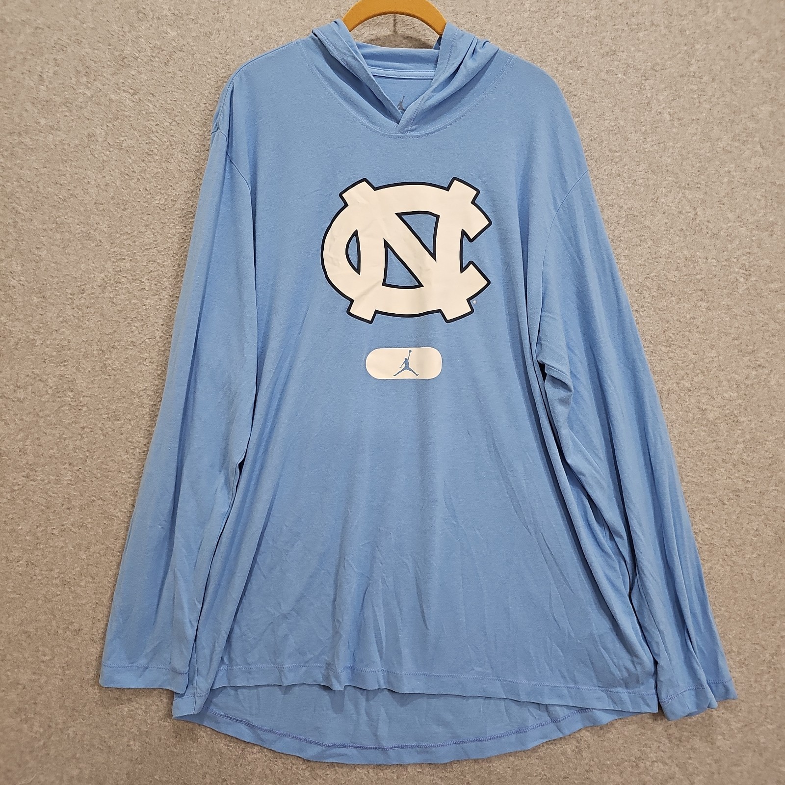North Carolina Tar Heels Jordan Hoodie T-shirt Long Sleeve Dri-Fit Logo Sz XL North Carolina Tar Heels Jordan Hoodie T-shirt Long Sleeve Dri-Fit Logo Sz XL