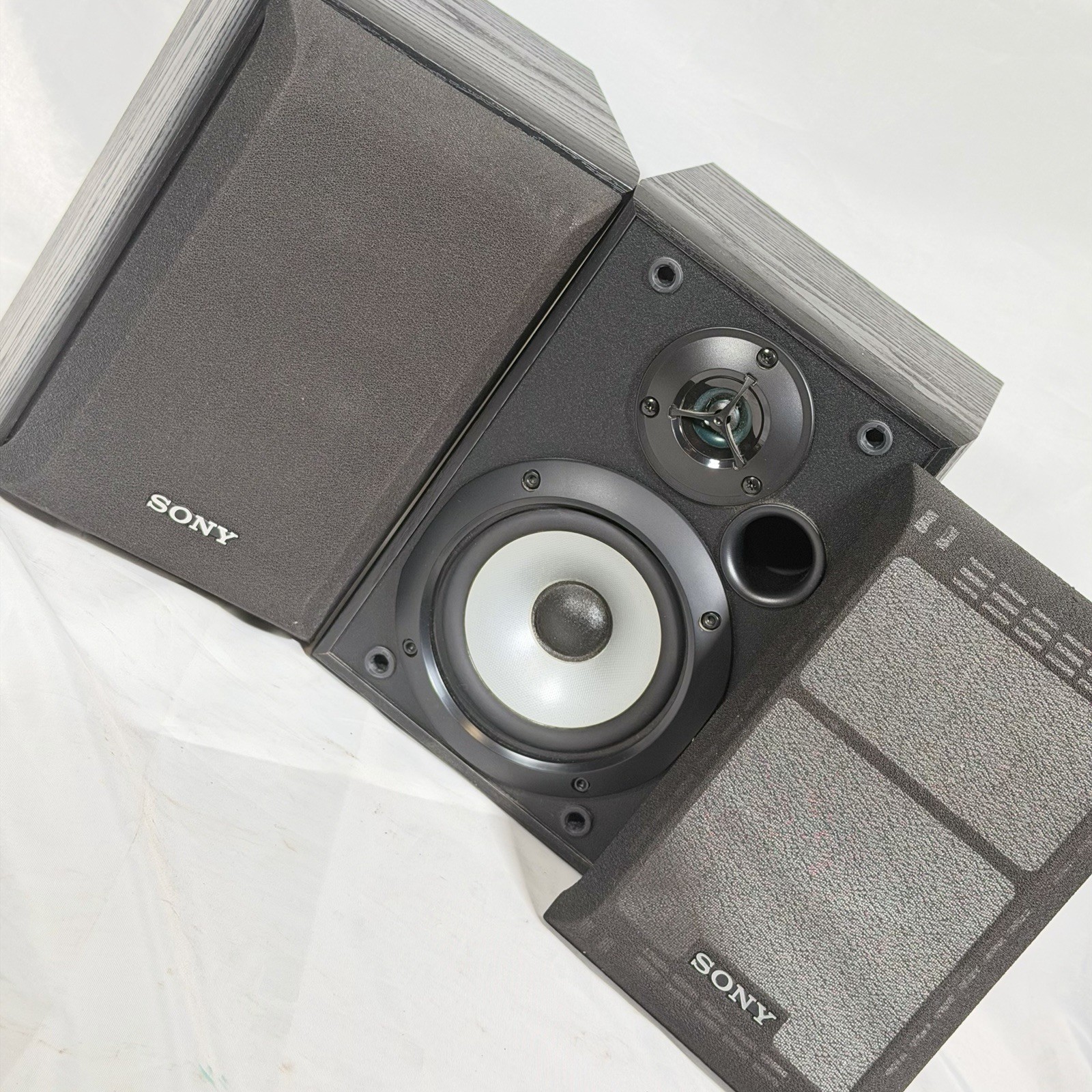 Sony SS-B1000 Bookshelf Speakers CLEAN AND TESTED WORKS GREAT
