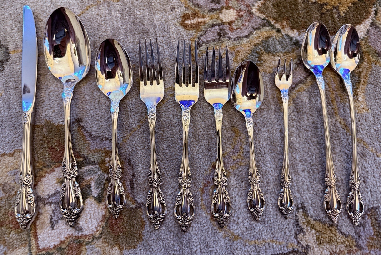 Lot of 11 Oneida RAPHAEL Distinction Deluxe Stainless Flatware-Excellent Lot of 11 Oneida RAPHAEL Distinction Deluxe Stainless Flatware-Excellent