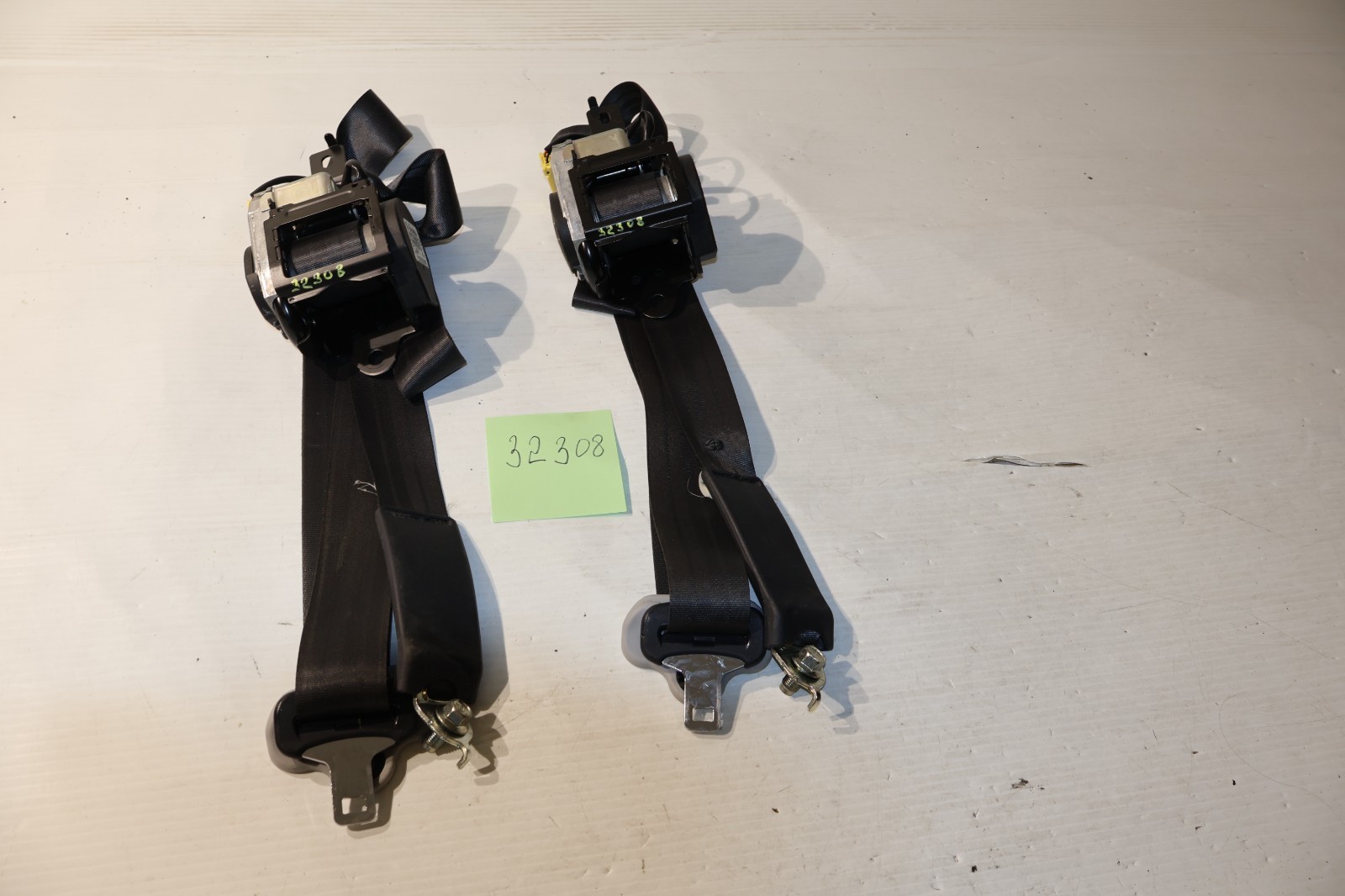 07 08 09 10 11 Honda CR-V Driver Passenger Seat Belts seatbelt 32308