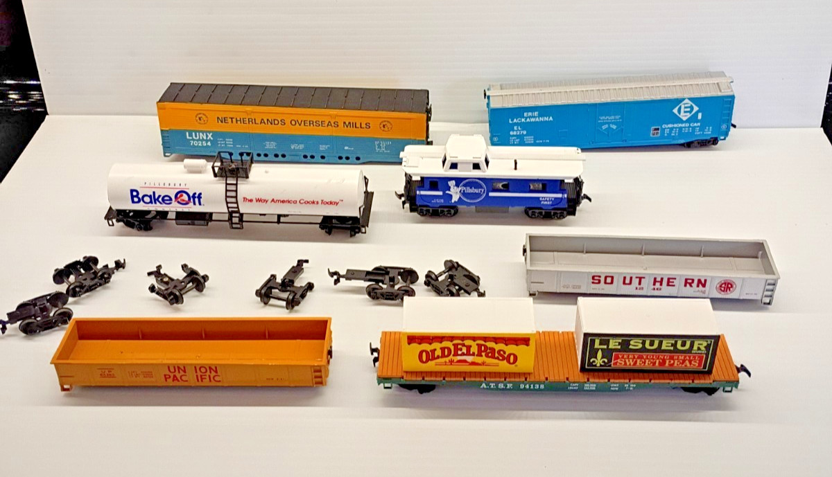 7 Vintage HO Scale Random Freight Cars Tank Cars  Parts etc. Bachmann Mehano