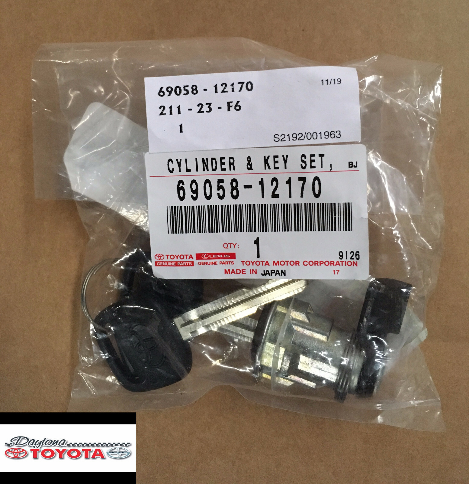 OEM TOYOTA T100 1994 - 1998 FUEL DOOR LOCK CYLINDER WITH KEY 69058-12170