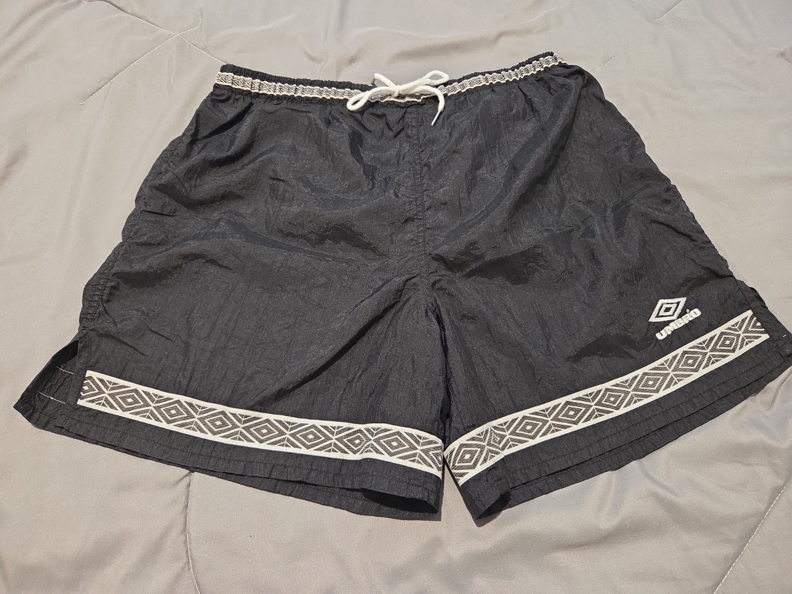 Vtg 90s Umbro SHINY Royal Black SATIN Futbol SOCCER Athletic Shorts Large Vtg 90s Umbro SHINY Royal Black SATIN Futbol SOCCER Athletic Shorts Large