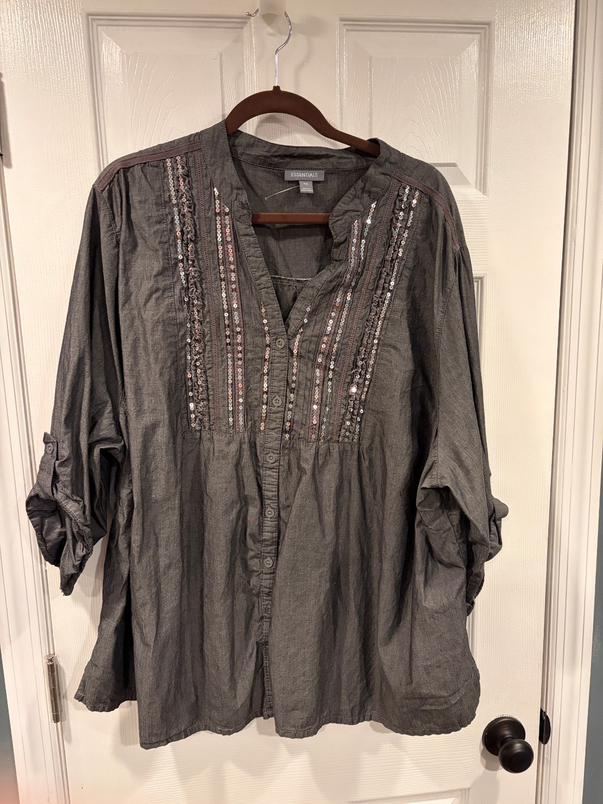 Essentials Women\'s Plus Size 4X Gray Sequin Trim Button Front Tunic Blouse Essentials Women\'s Plus Size 4X Gray Sequin Trim Button Front Tunic Blouse