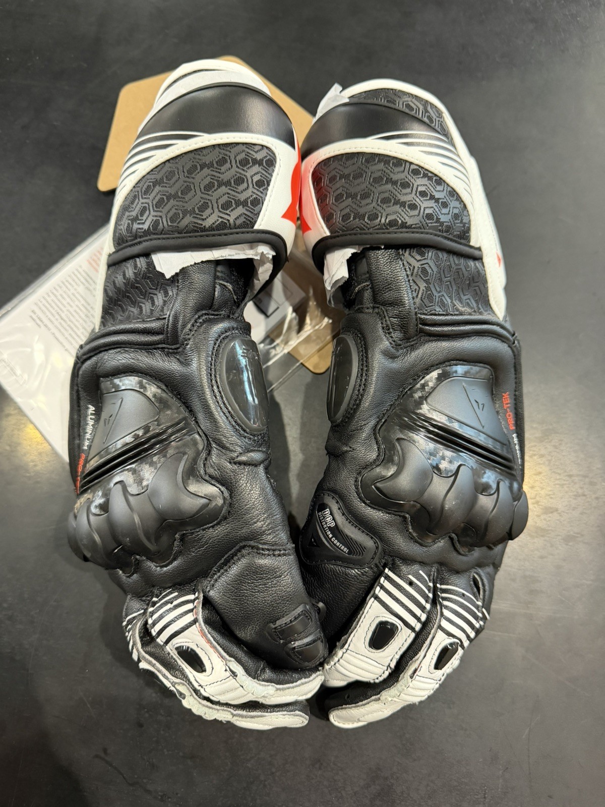 Dainese Fiero Metal Motorcycle Racing Gloves – Size M – Brand New