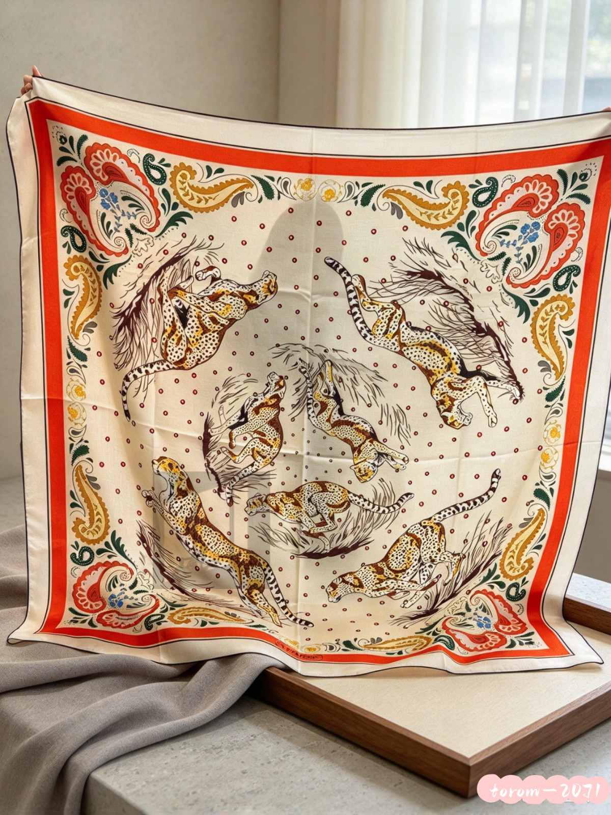 Hermès Women\'s Silk-wool blend Double-sided solid-color large silk scarf Hermès Women\'s Silk-wool blend Double-sided solid-color large silk scarf
