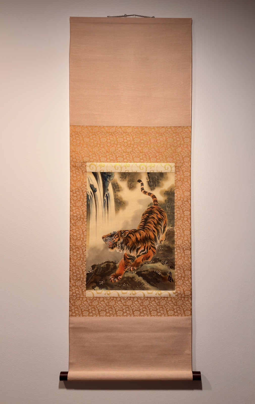 Original Hand Painted Japanese Silk Scroll Fierce Tiger Fujiwara Hakuho Kakejiku Original Hand Painted Japanese Silk Scroll Fierce Tiger Fujiwara Hakuho Kakejiku