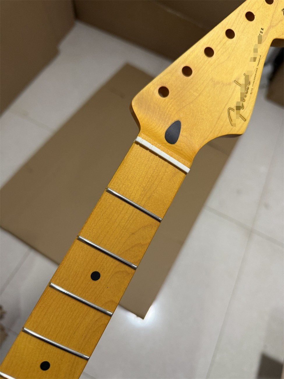 Vintage Maple Yellow Matte Electric Guitar Neck 21Frets 25.5Inch Part,Holes: 8mm Vintage Maple Yellow Matte Electric Guitar Neck 21Frets 25.5Inch Part,Holes: 8mm