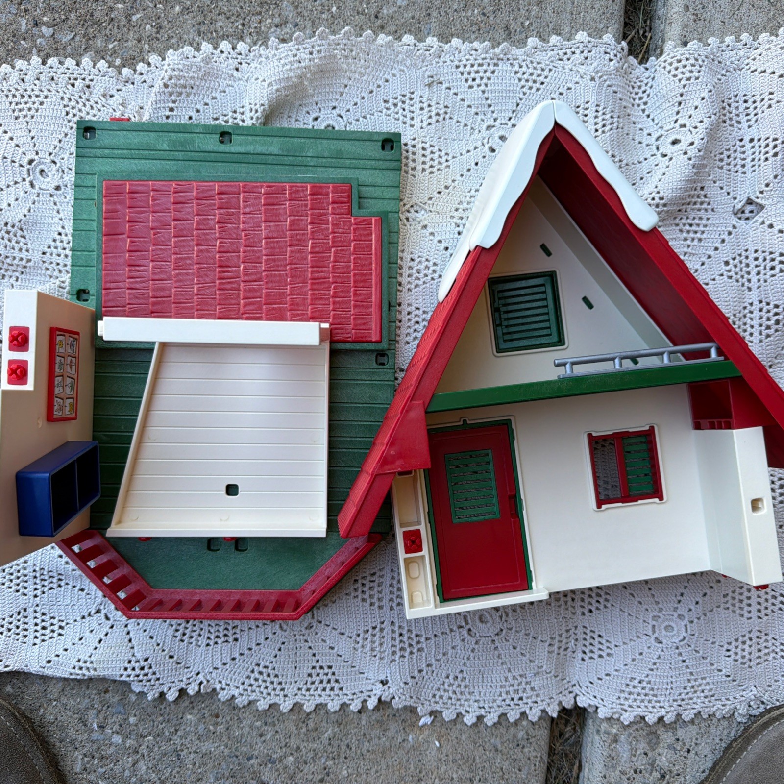 Playmobil 5976 Christmas Santa house incomplete parts LOT Playmobil 5976 Christmas Santa house incomplete parts LOT