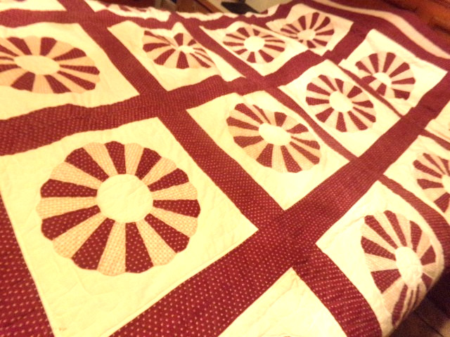 VINTAGE HANDMADE DRESDEN PLATE QUILT FEEDSACK FARMHOUSE QUEEN BURGUNDY WHITE VINTAGE HANDMADE DRESDEN PLATE QUILT FEEDSACK FARMHOUSE QUEEN BURGUNDY WHITE